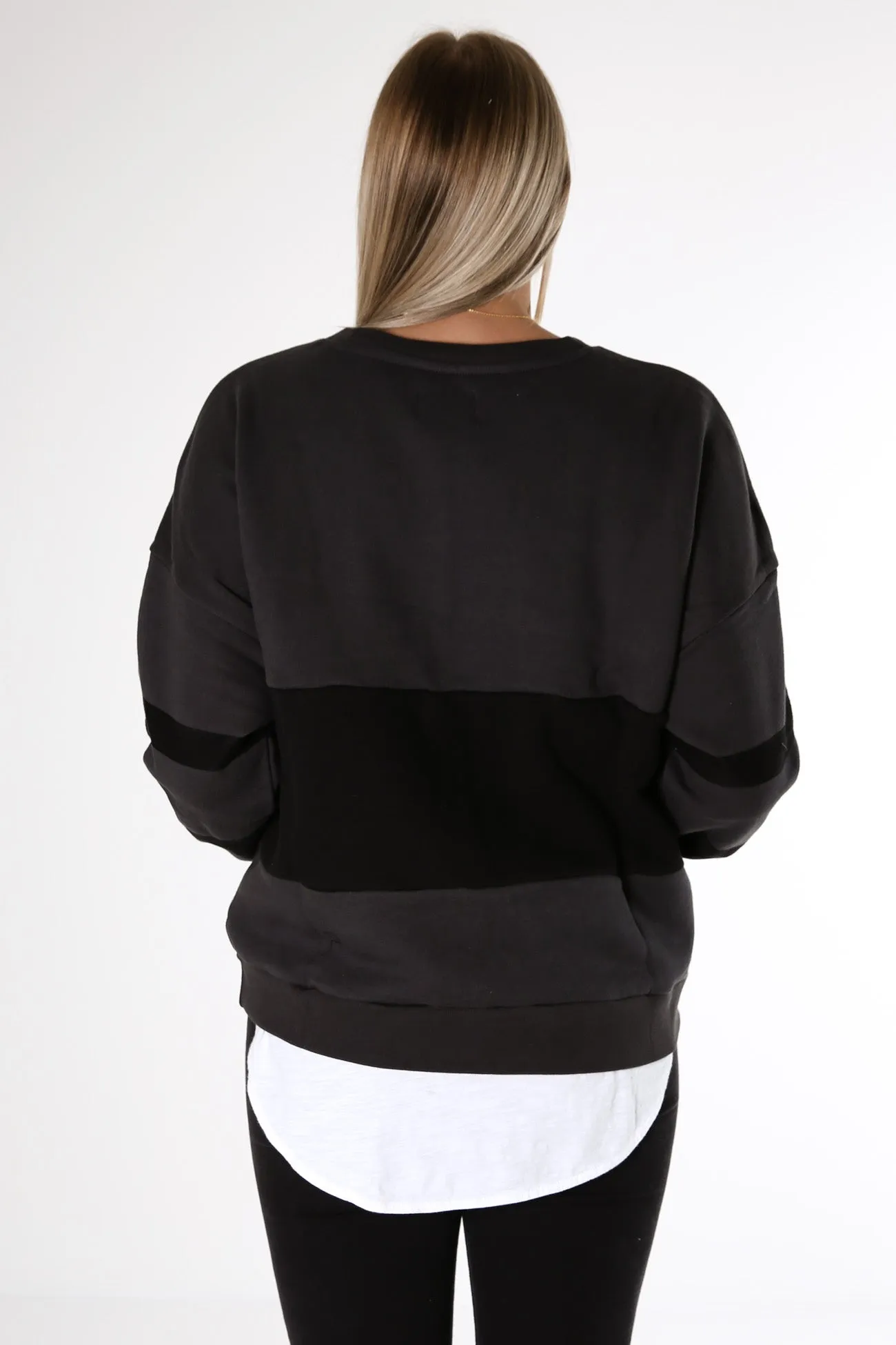 A Oversized Panelled Sweater Washed Black